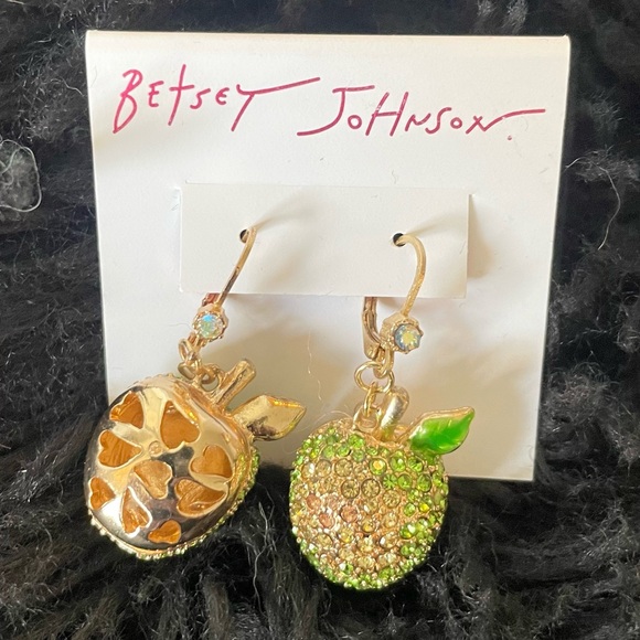 Betsey Johnson Gold Tone Green Apple Dangle Earrings NWT - Picture 4 of 5